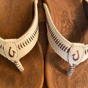 Warm white Olukai Haiku size 36, 6